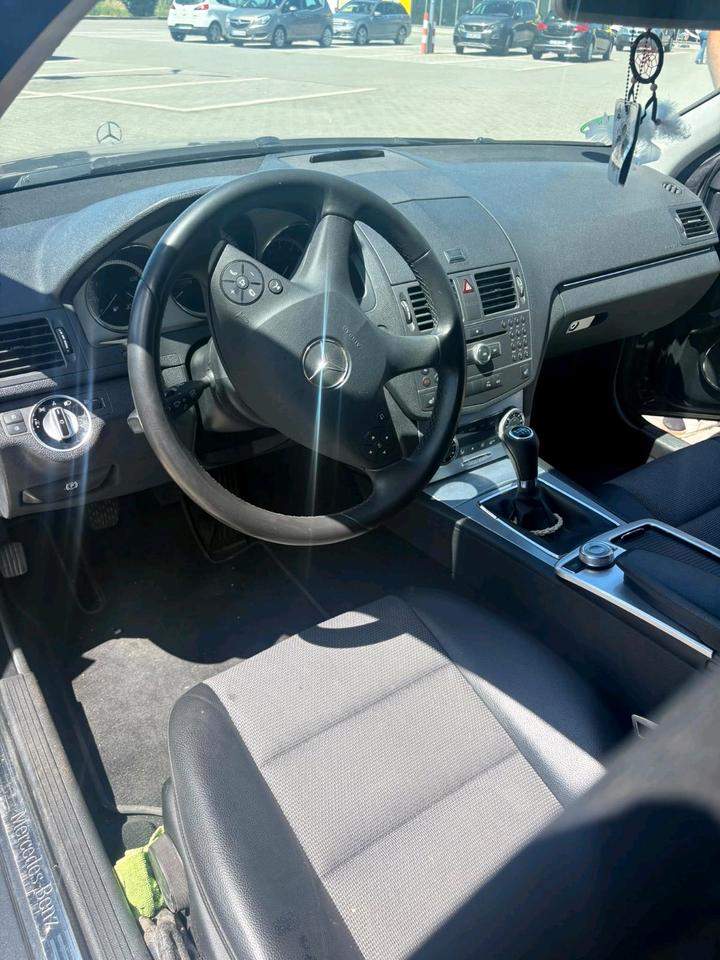 Mercedes Benz C 180 2010 — photo 18