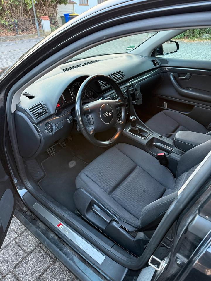 Audi A4 2004 — photo 12