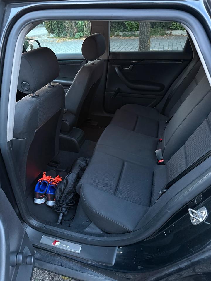 Audi A4 2004 — photo 14