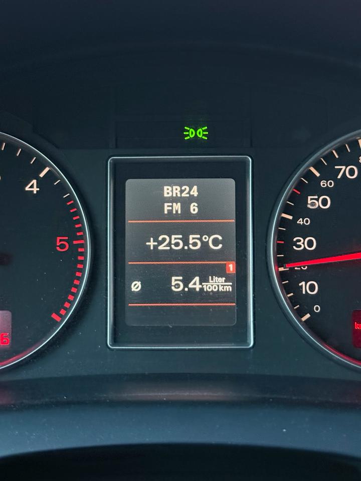 Audi A4 2004 — photo 15