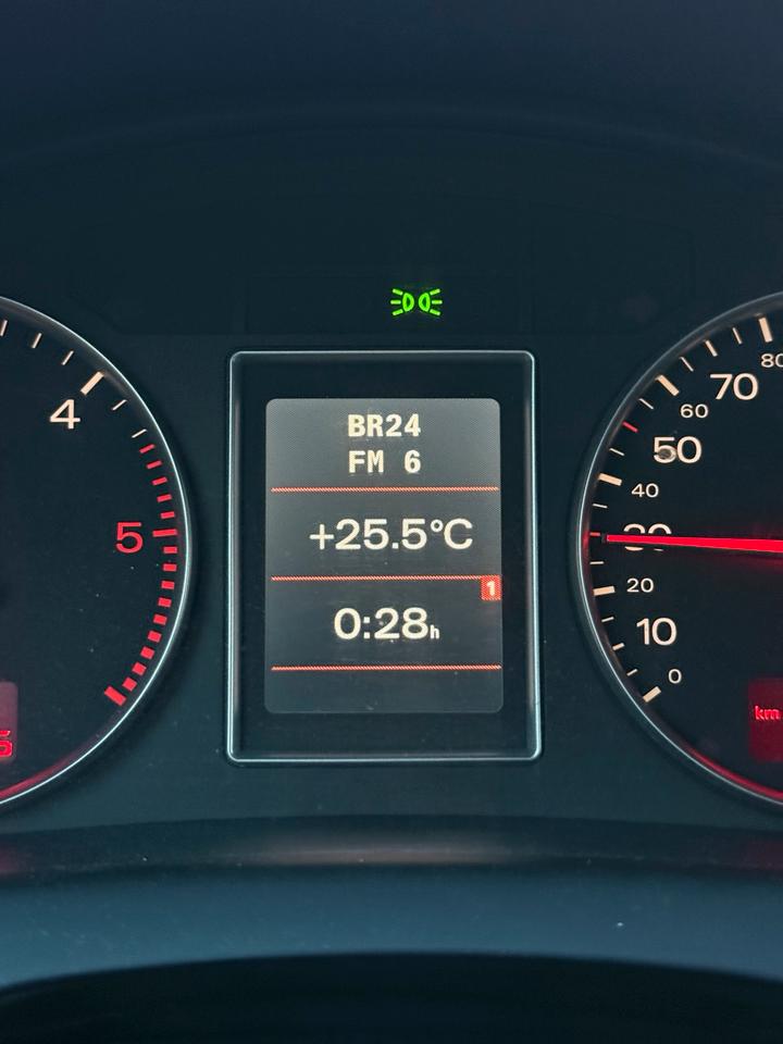 Audi A4 2004 — photo 16