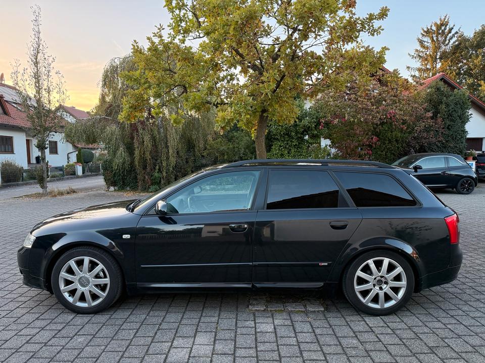 Audi A4 2004 — rear view