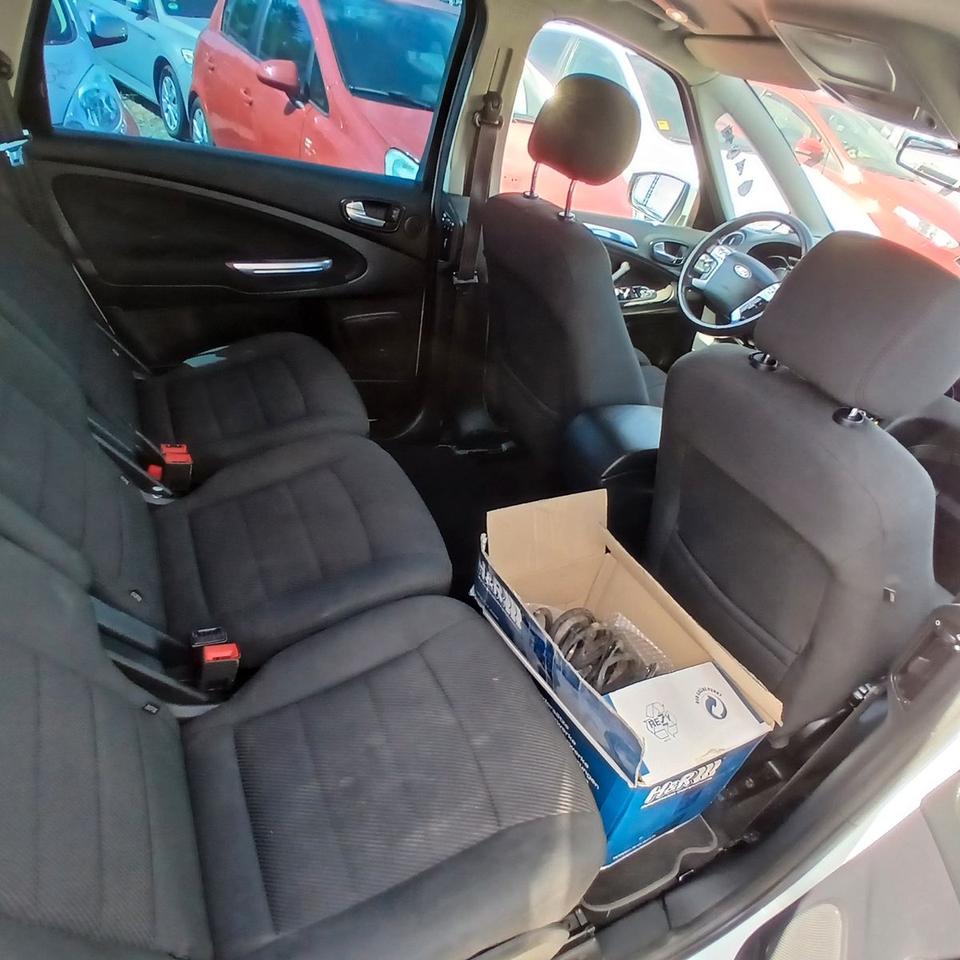 Ford S-Max 2011 — photo 10