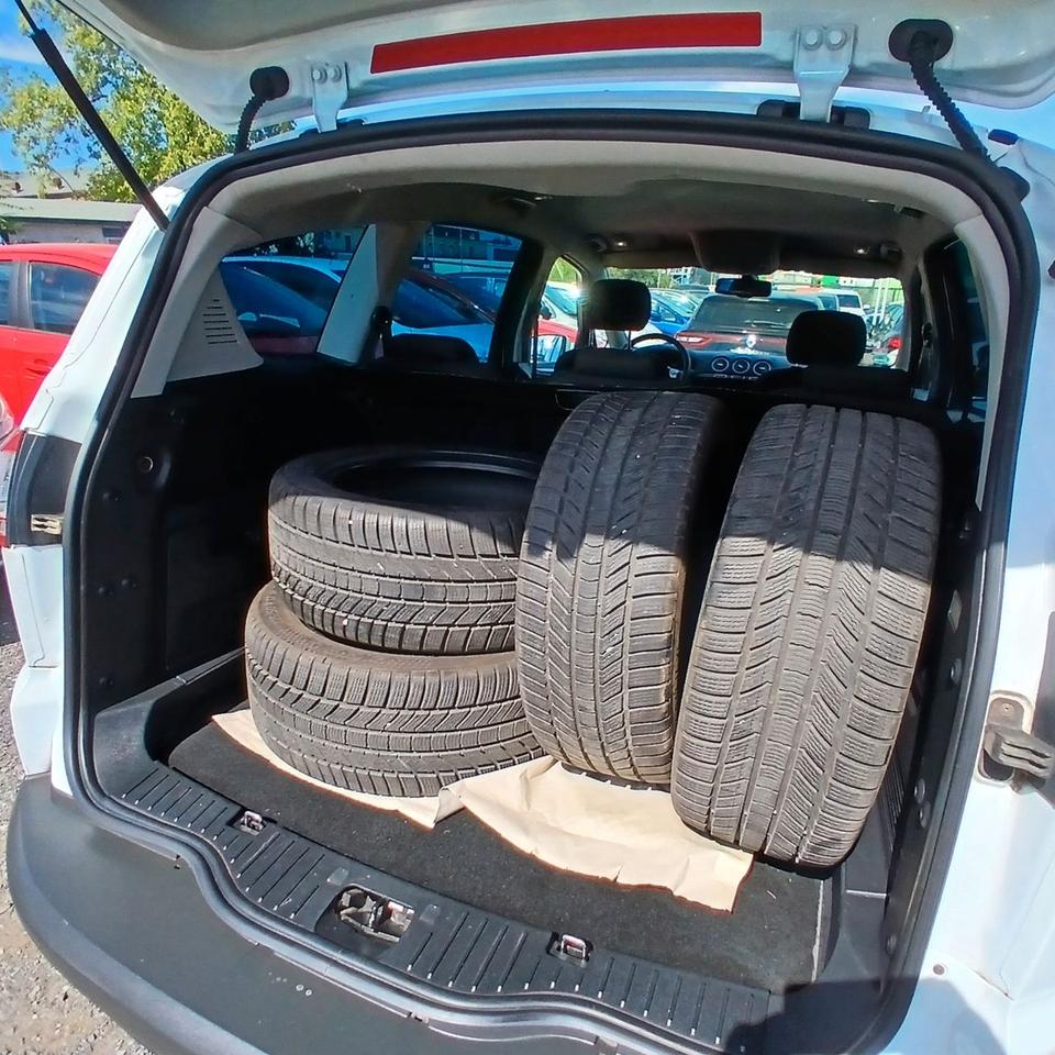 Ford S-Max 2011 — photo 11