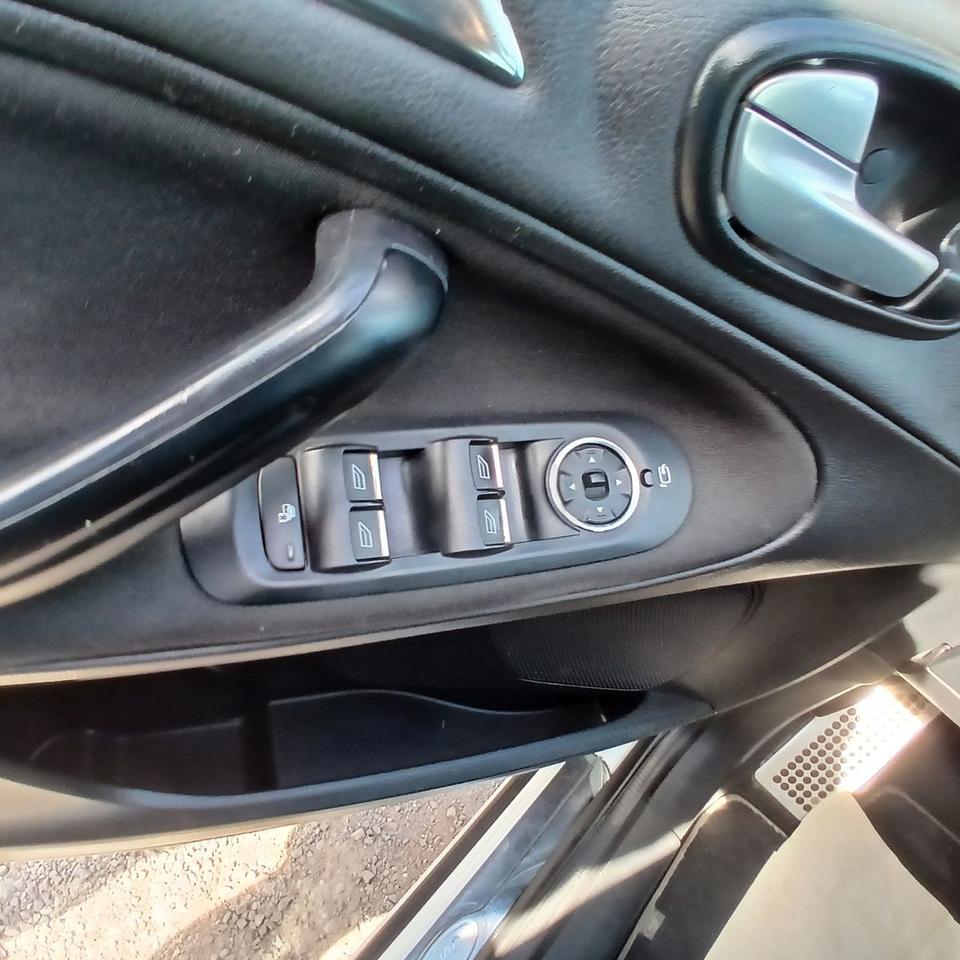Ford S-Max 2011 — photo 13
