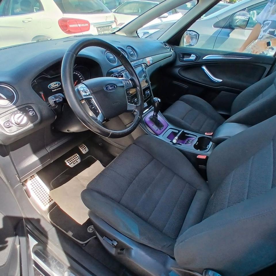 Ford S-Max 2011 — photo 14