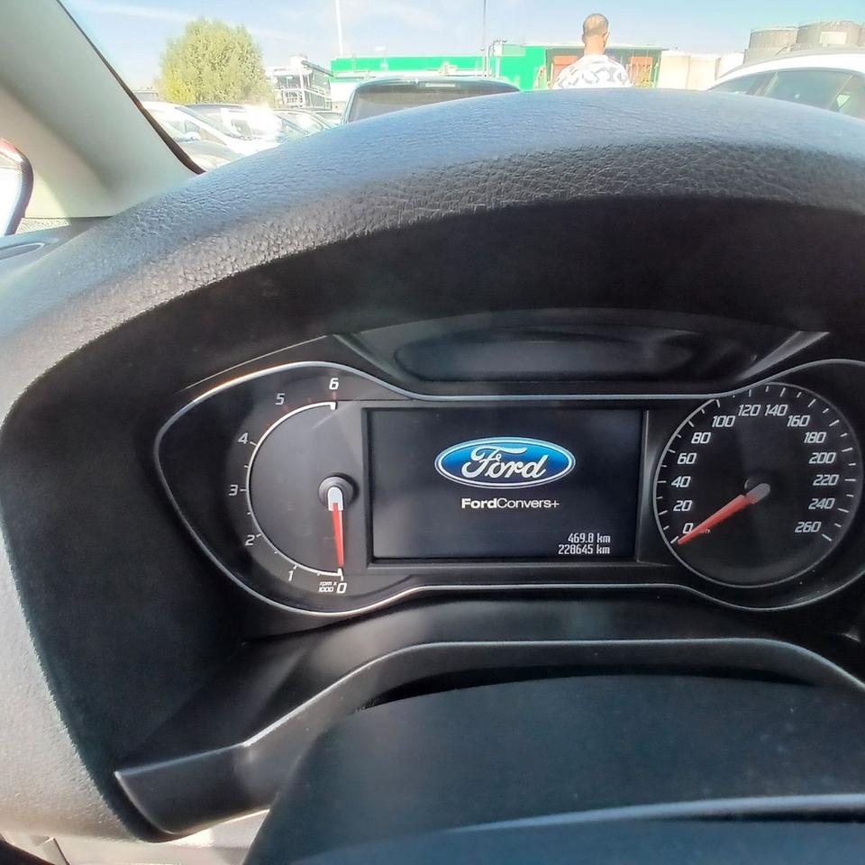 Ford S-Max 2011 — photo 15