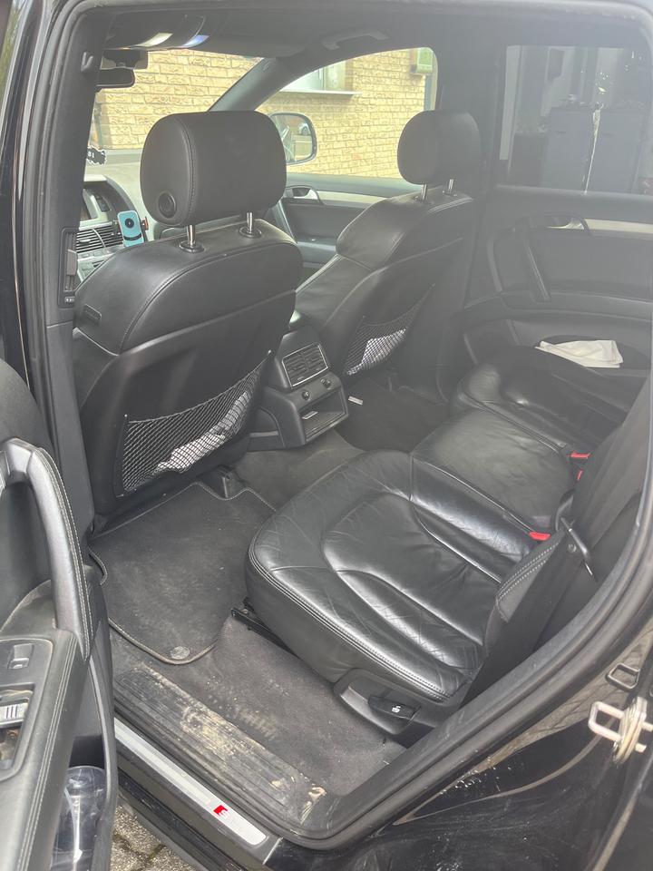 Audi Q7 2006 — interior