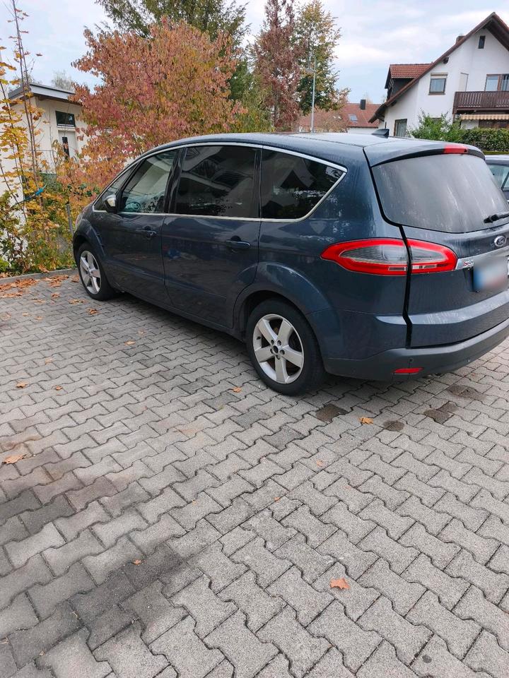 Ford S-Max 2011 — rear view