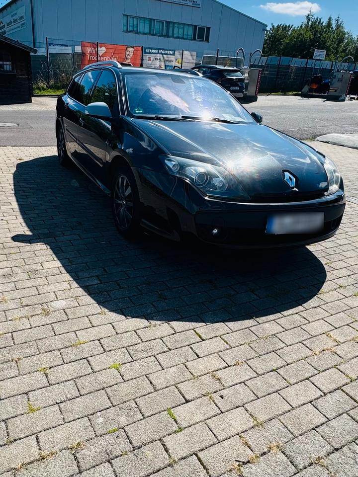 Renault Laguna 2010 — вигляд ззаду