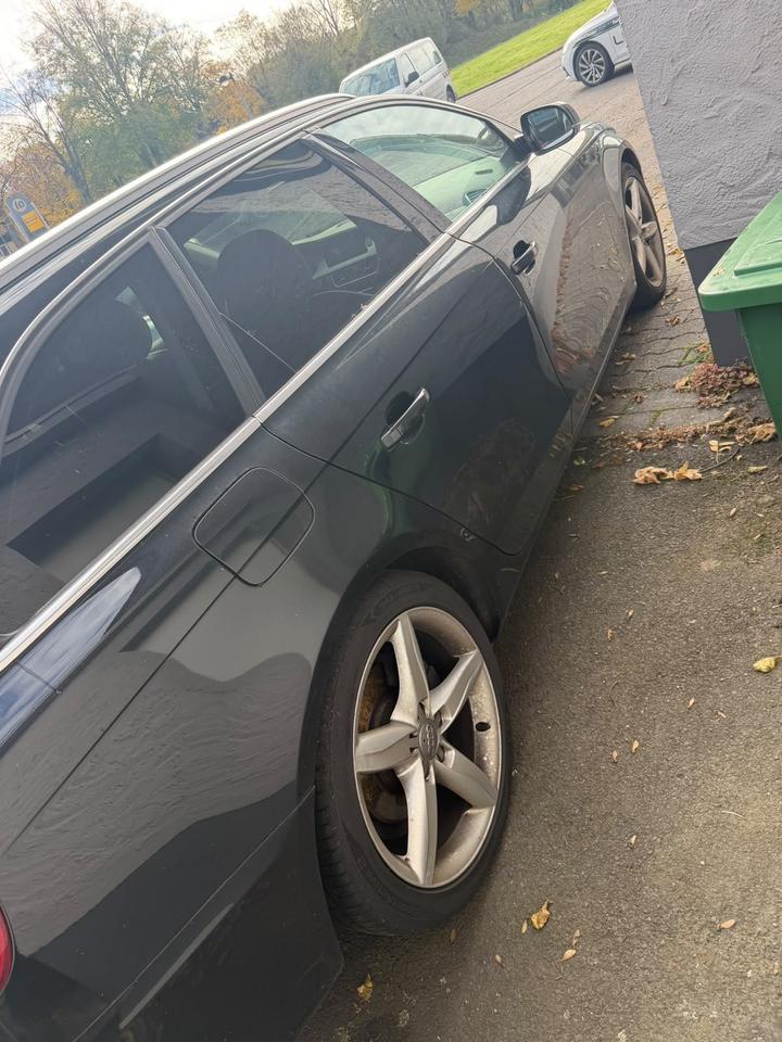Audi A4 2011 — engine