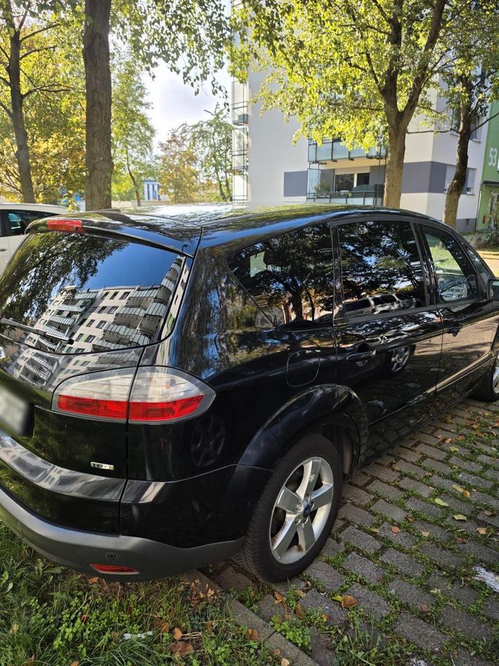 Ford B-Max 2007 — rear view