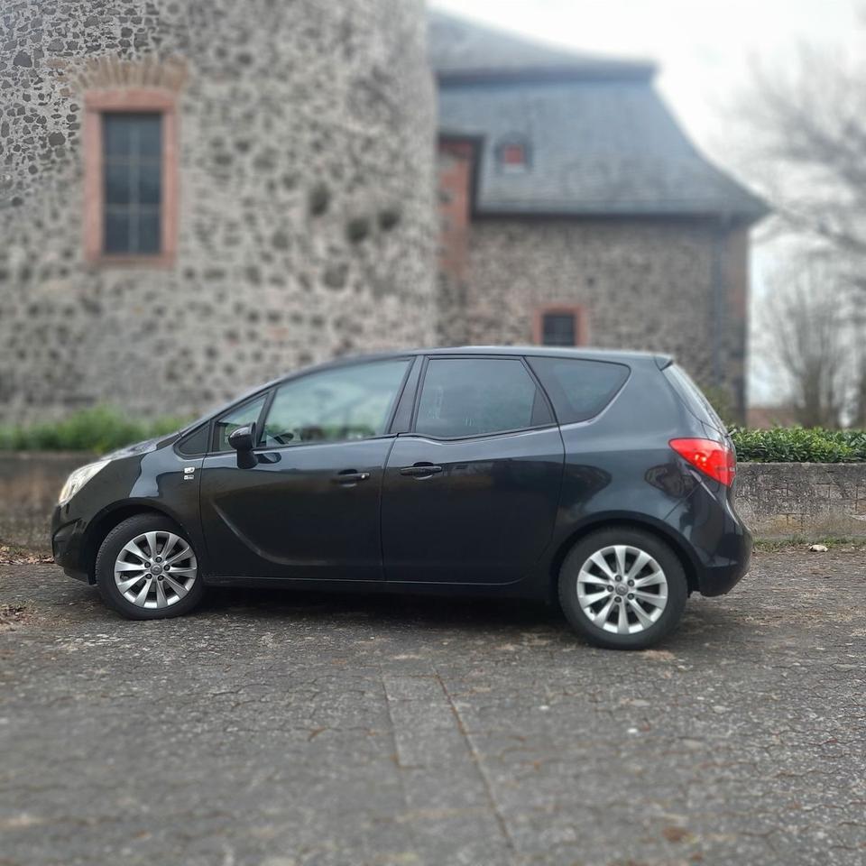 Opel Meriva 2012 — photo 11