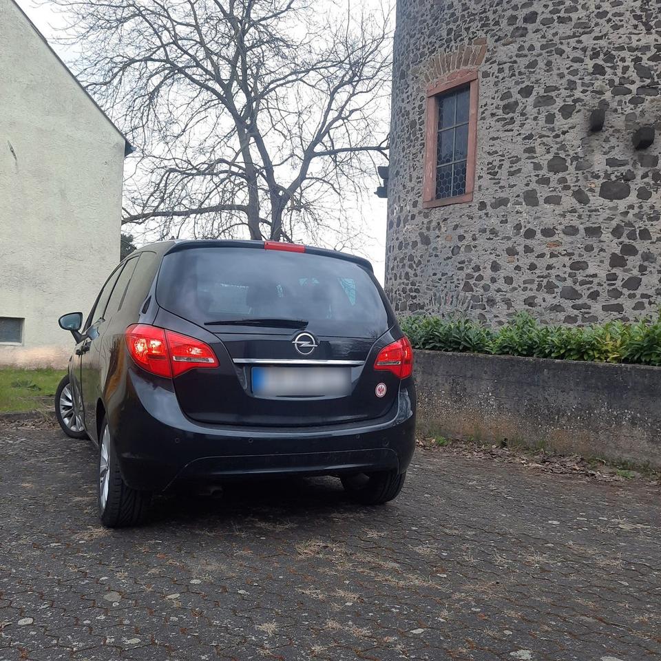 Opel Meriva 2012 — rear view