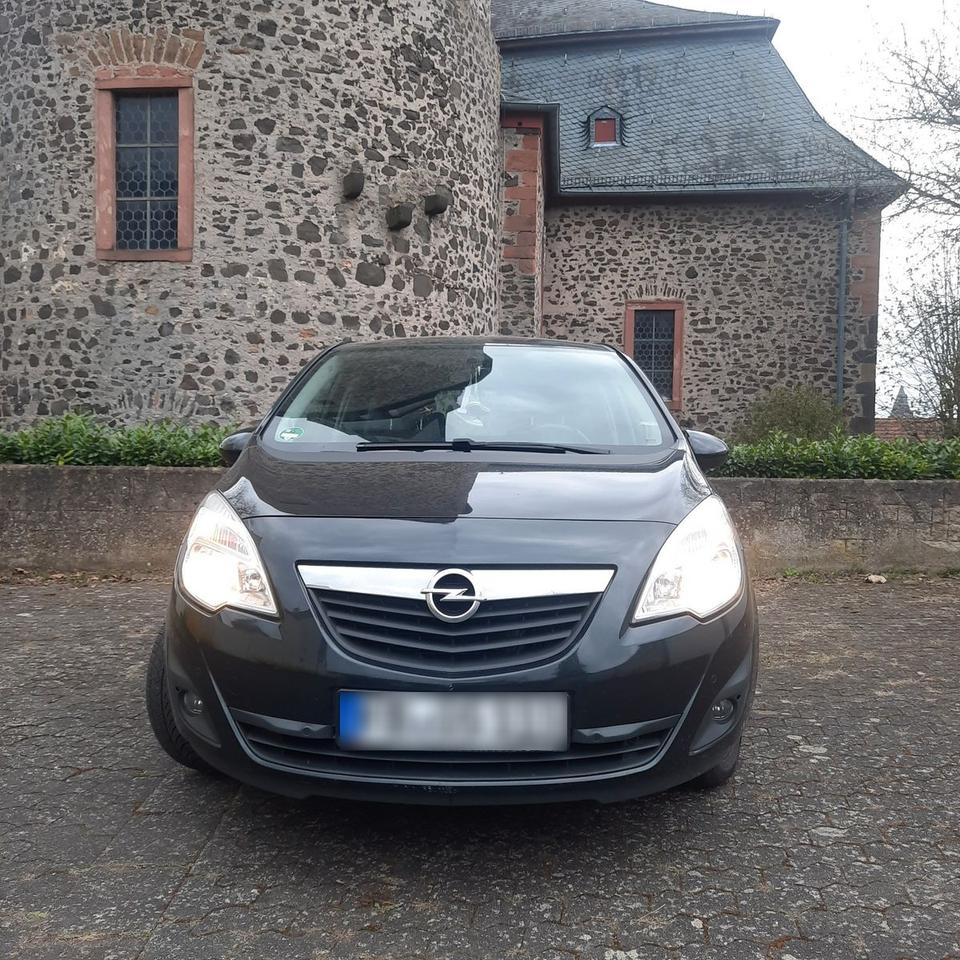Opel Meriva 2012 — interior