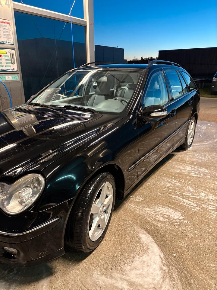 Mercedes Benz C 200 2005 — вигляд ззаду