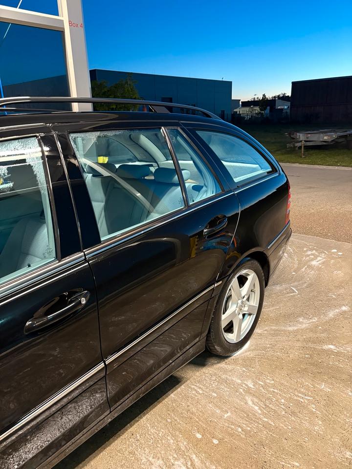 Mercedes Benz C 200 2005 — салон