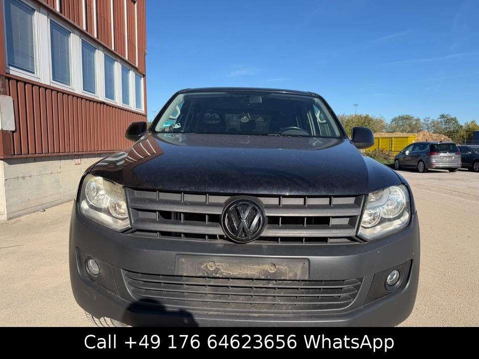 Volkswagen Amarok 2011 — rear view