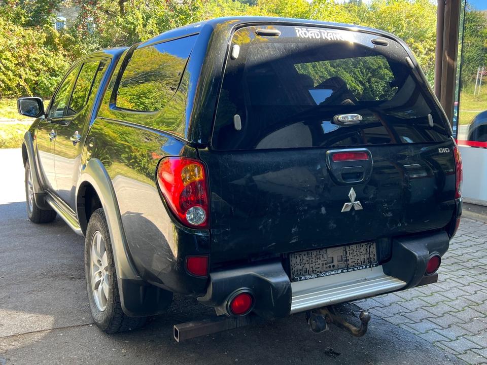 Mitsubishi L200 2008 — салон