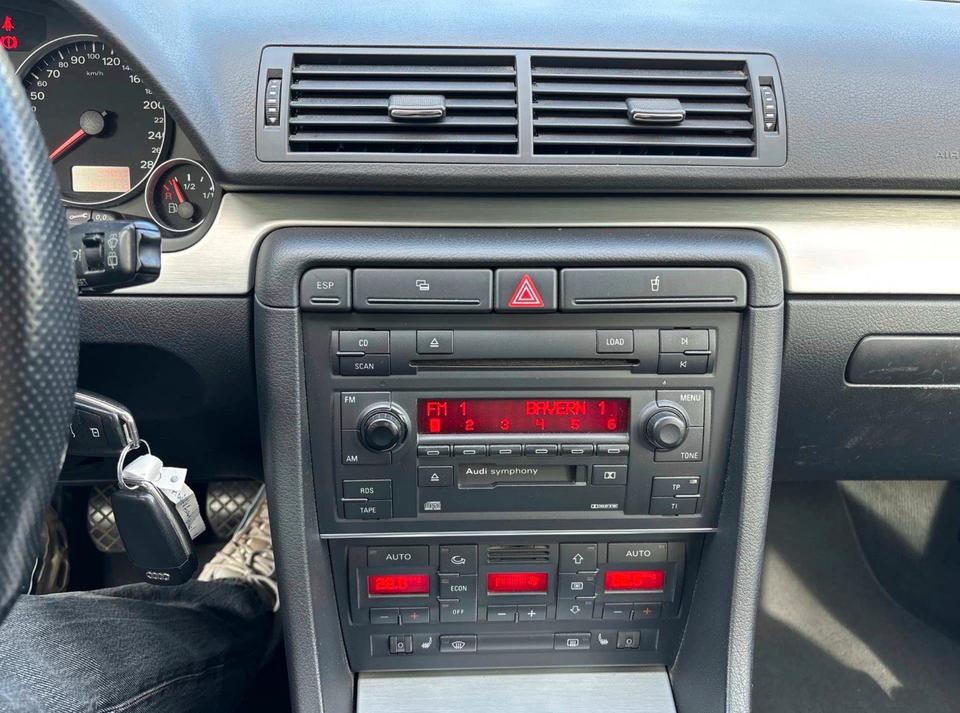 Audi A4 2005 — photo 12