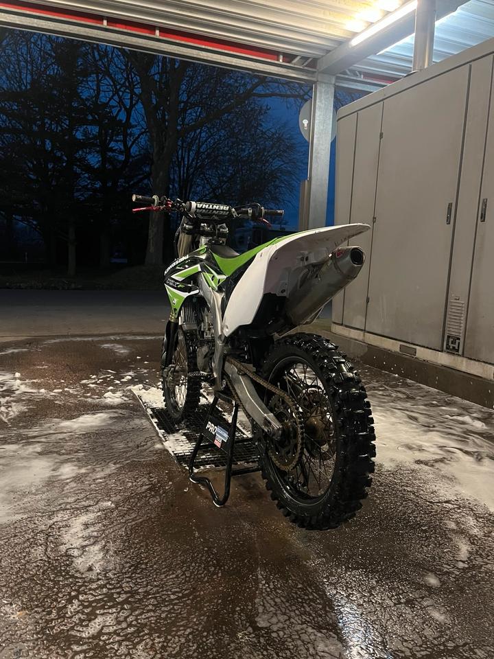 Kawasaki KX 450 f Pro Circuit Motocross 2013 — interior