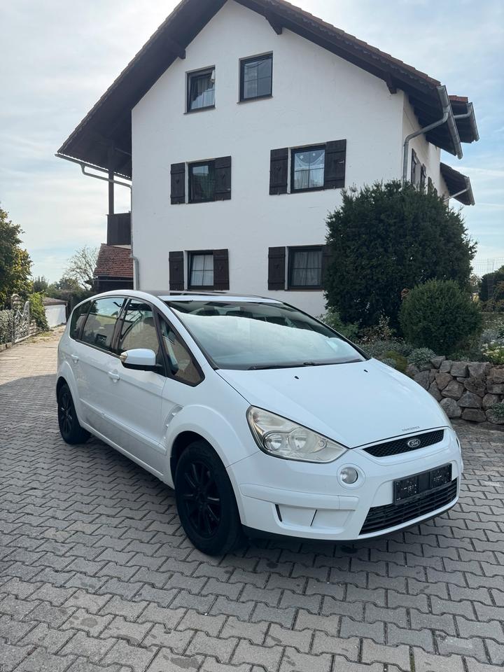 Ford S-Max 2008 — вигляд ззаду