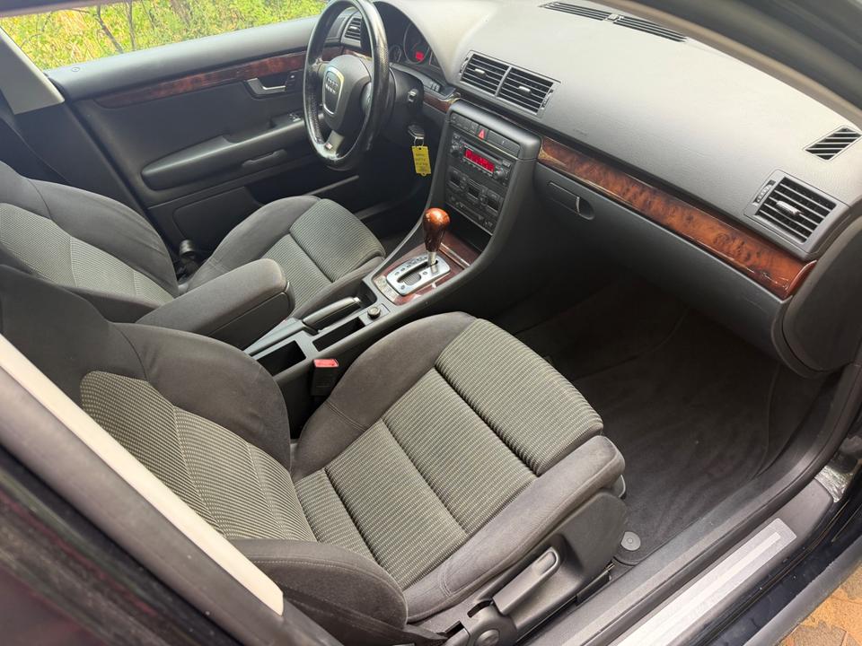Audi A4 2005 — photo 12