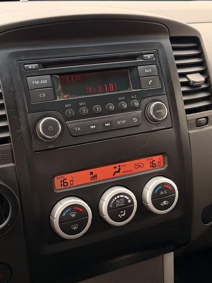 Nissan Navara 2012 — photo 10