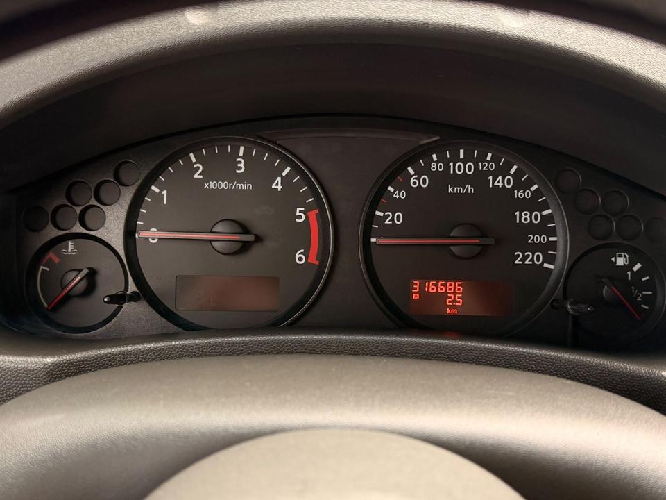 Nissan Navara 2012 — photo 14
