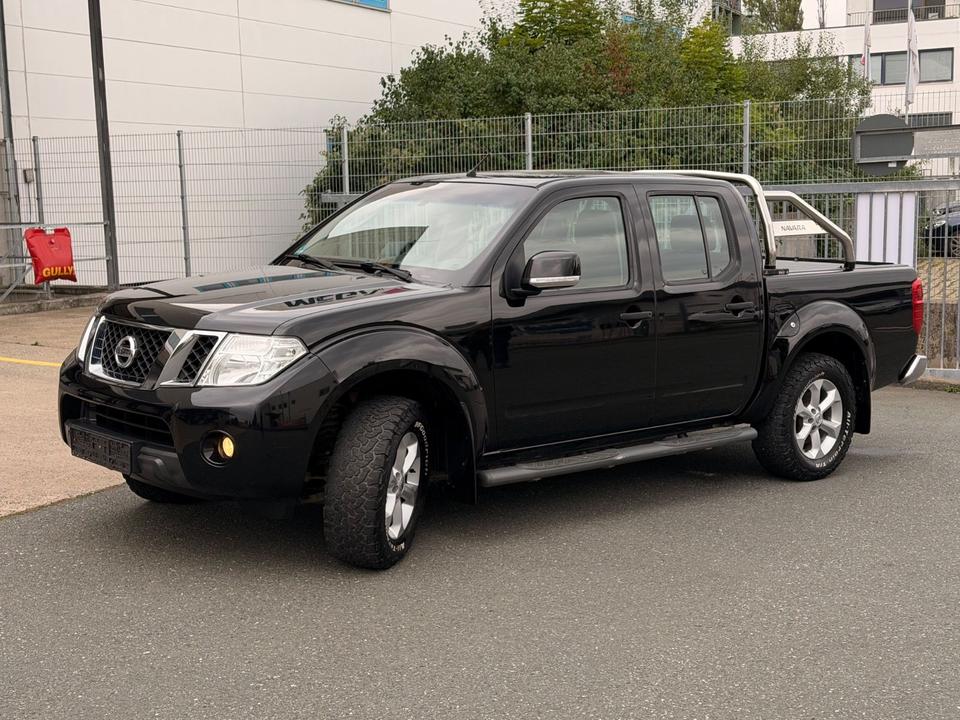 Nissan Navara 2012 — rear view