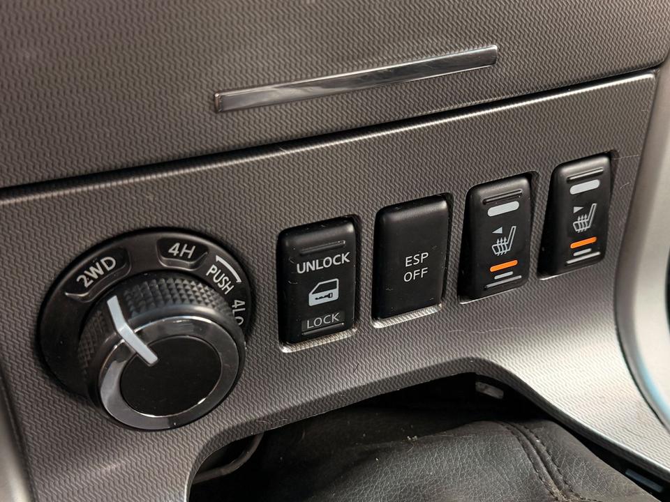 Nissan Navara 2012 — photo 8
