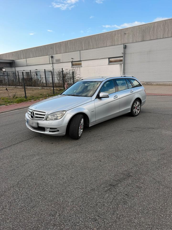 Mercedes Benz C 220 2010 — rear view