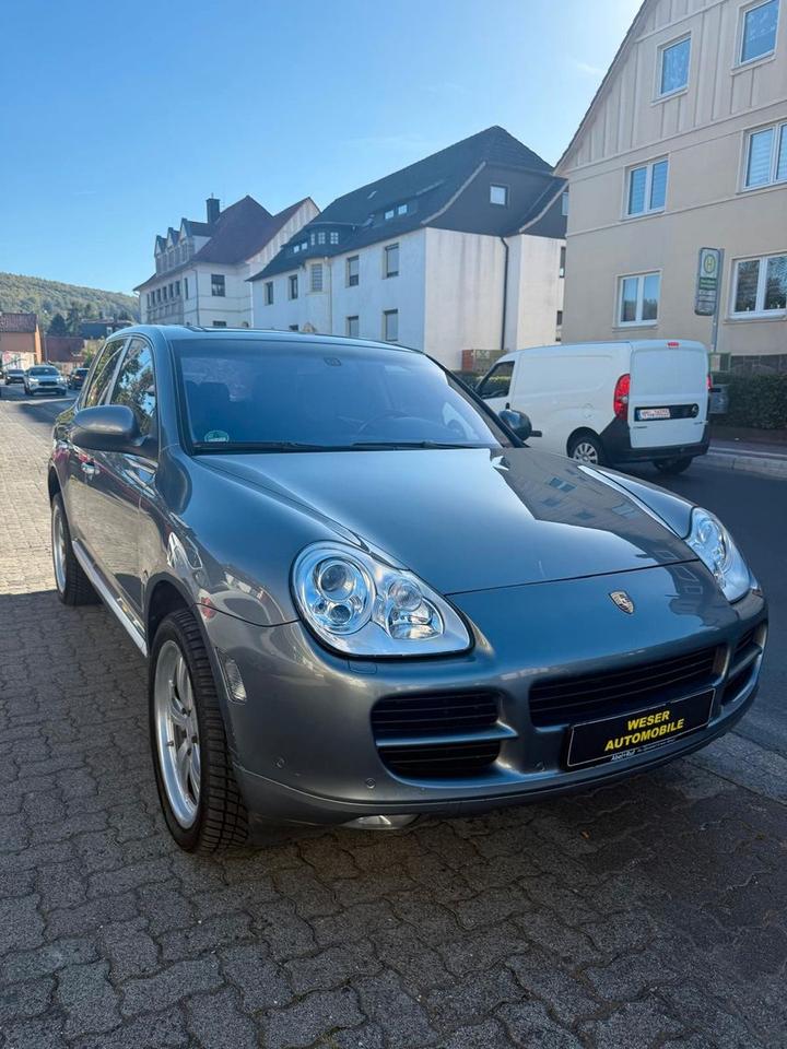 Porsche Cayenne 2005 — rear view