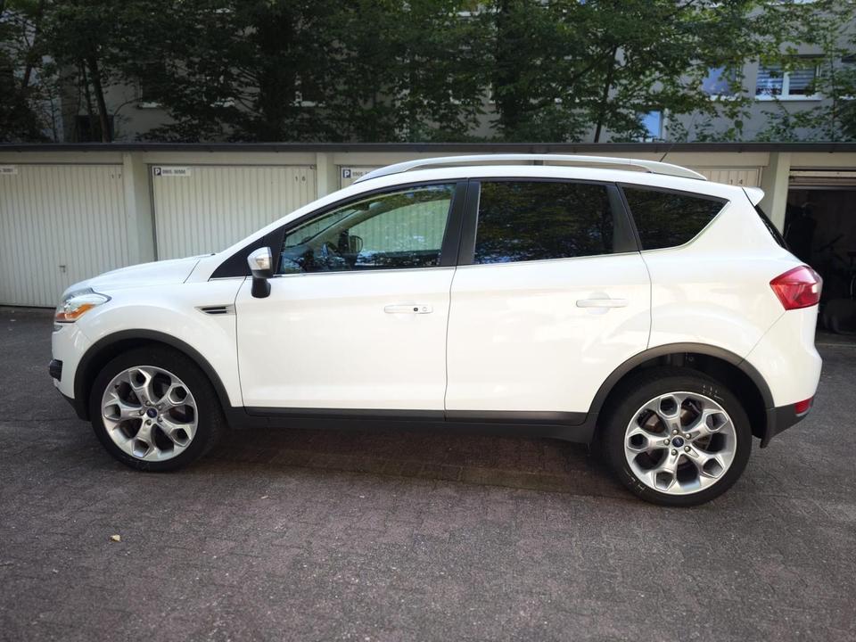 Ford Kuga 2012 — салон
