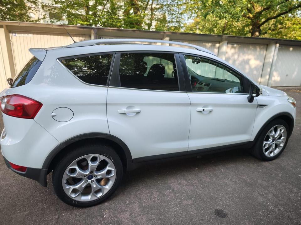 Ford Kuga 2012 — двигун