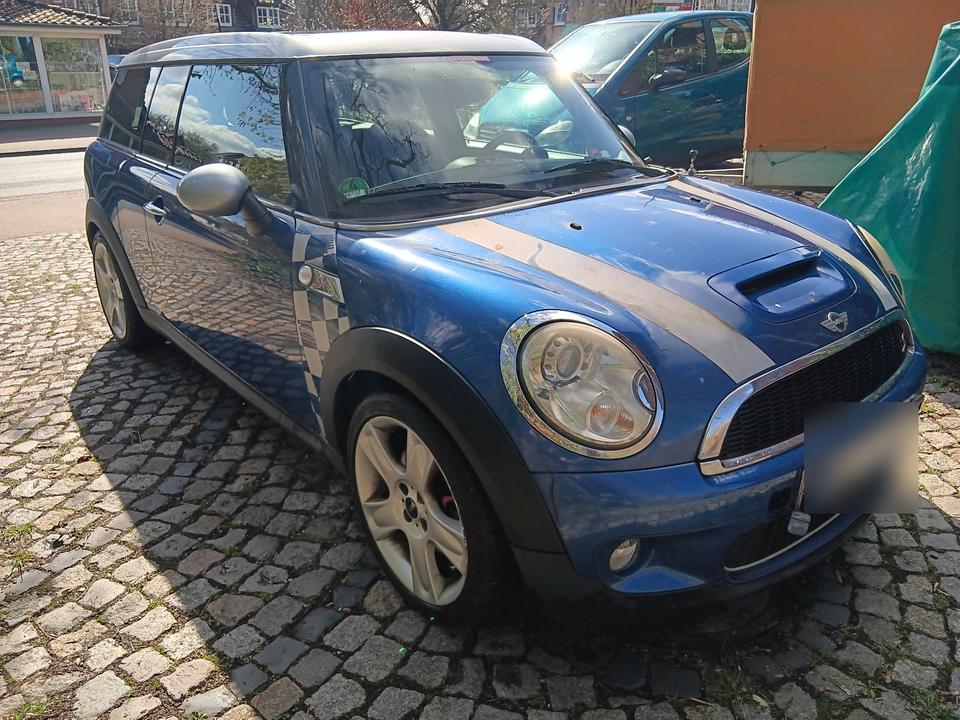 Mini Cooper S Clubman 2008 — rear view
