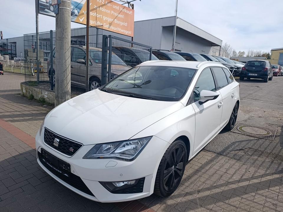 Seat Leon 2014 — вигляд ззаду