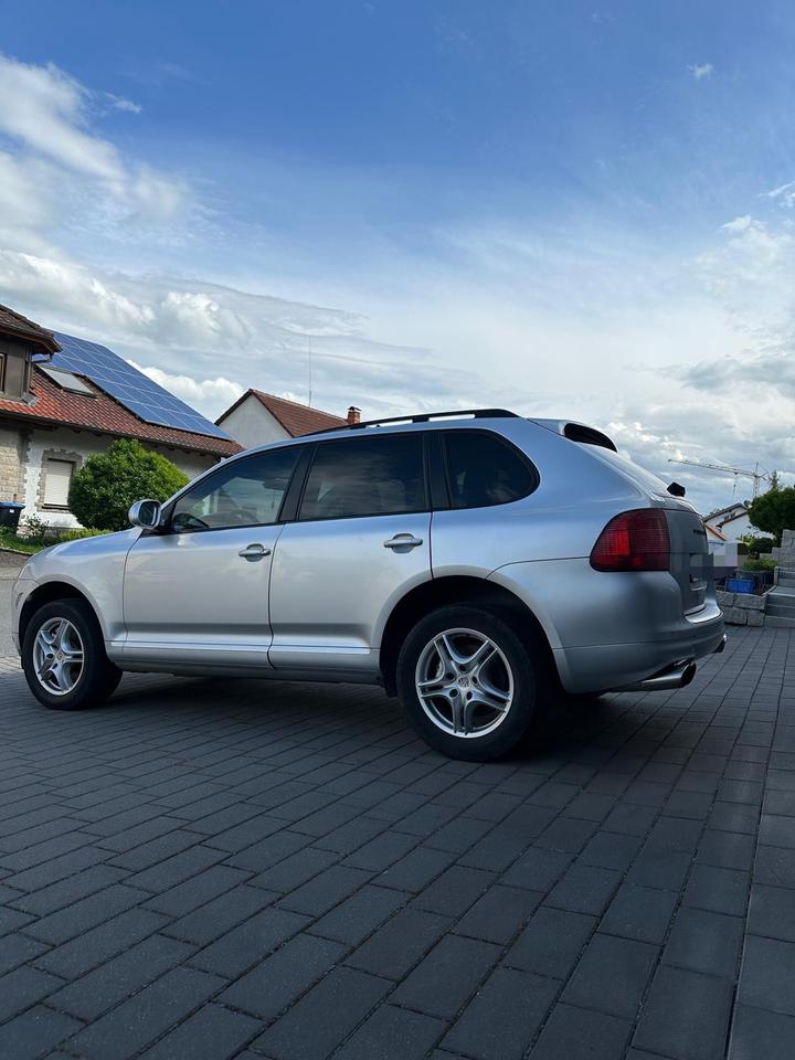 Porsche Cayenne 2005 — салон