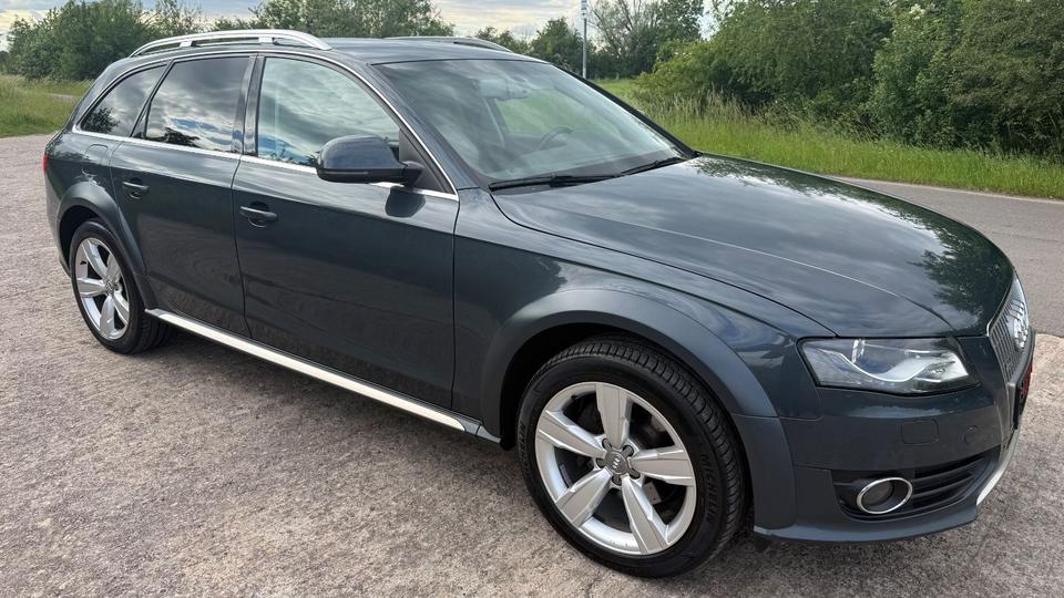 Audi A4 Allroad 2010 — rear view