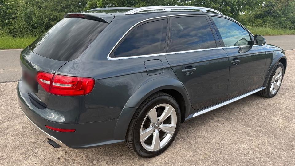 Audi A4 Allroad 2010 — interior