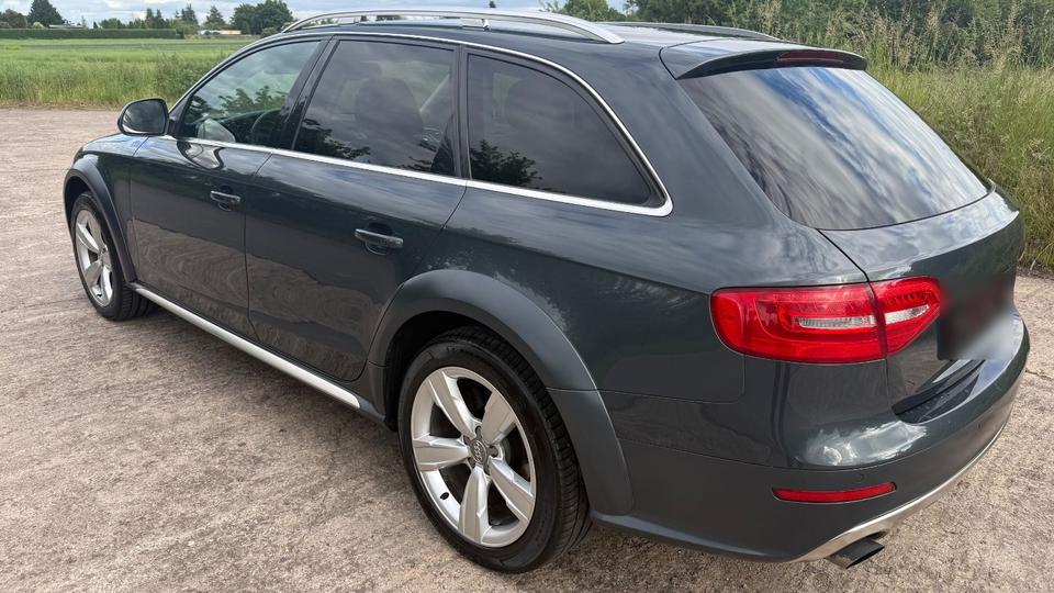 Audi A4 Allroad 2010 — engine