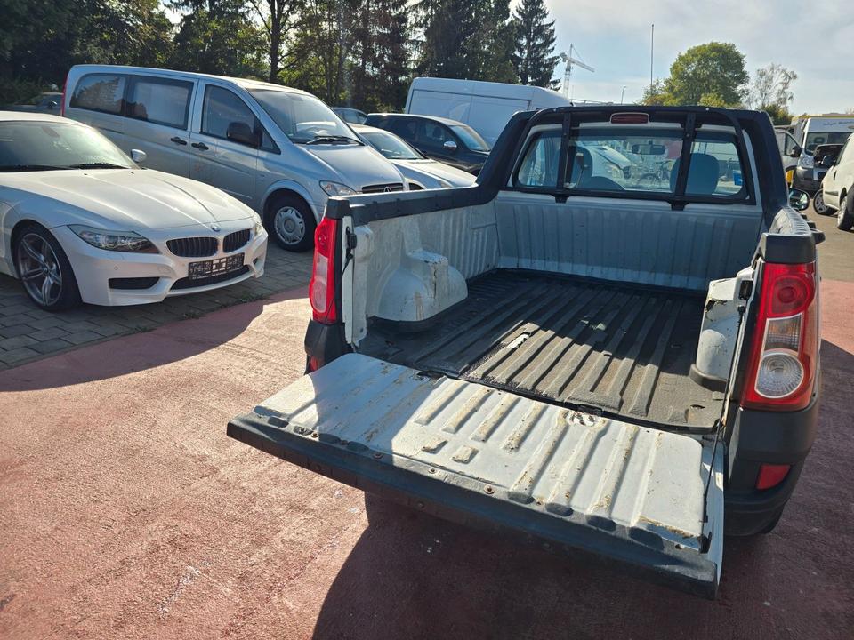 Dacia Logan Pick-Up 2012 — photo 11