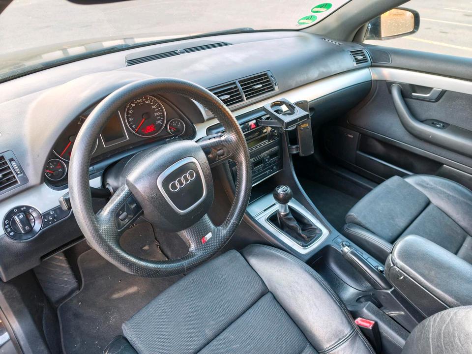 Audi A4 2005 — photo 19