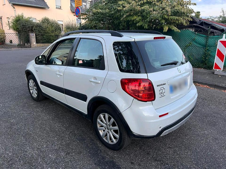 Suzuki SX4 2012 — rear view