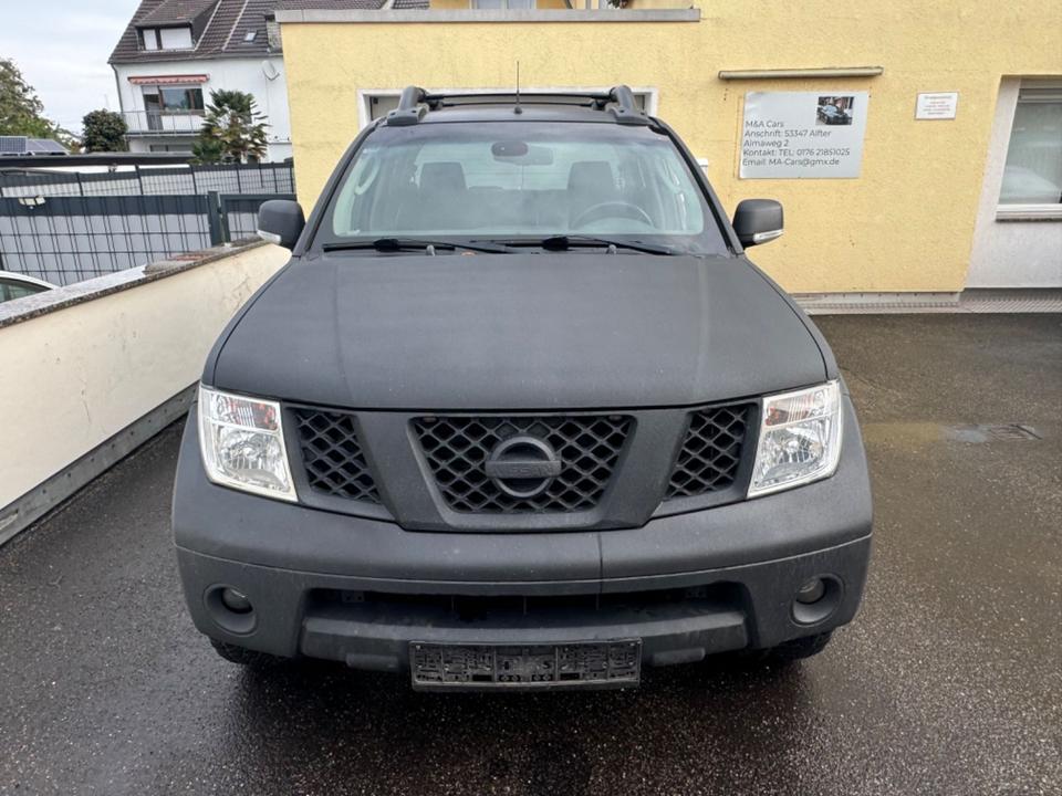 Nissan Navara 2007 — rear view
