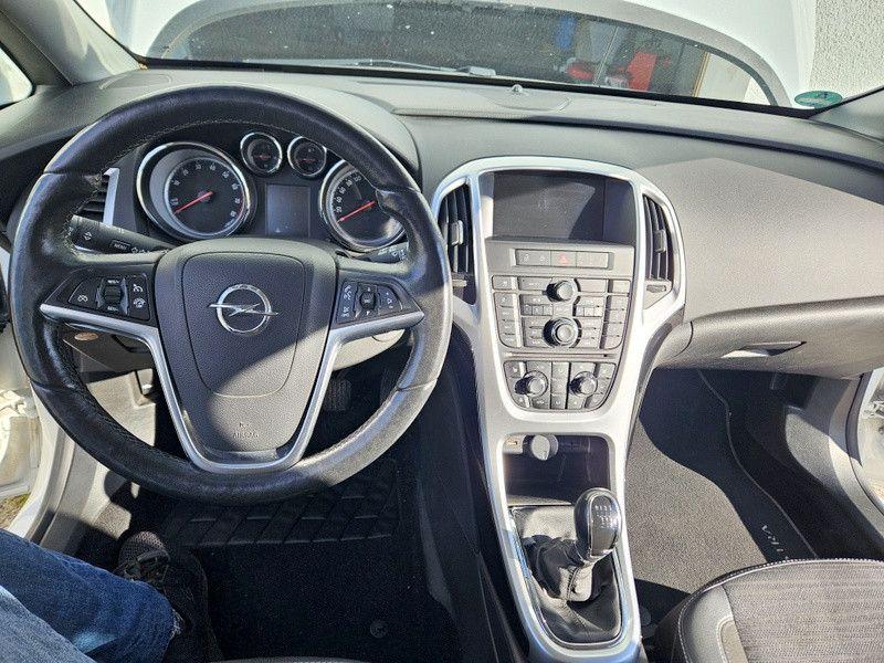 Opel Astra 2015 — фото 6