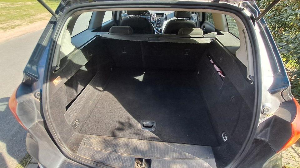 Opel Astra 2013 — photo 11