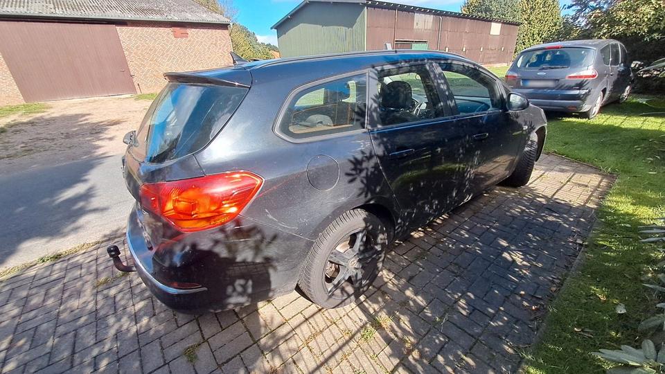 Opel Astra 2013 — engine
