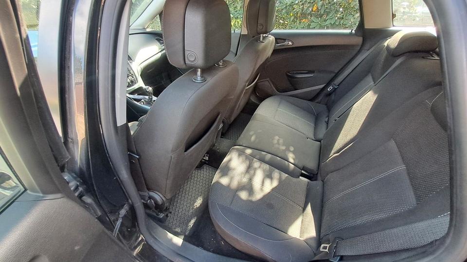 Opel Astra 2013 — photo 9