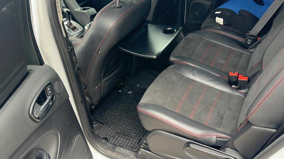 Ford S-Max 2011 — photo 11